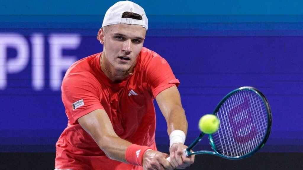 Jakub Mensik's Biography