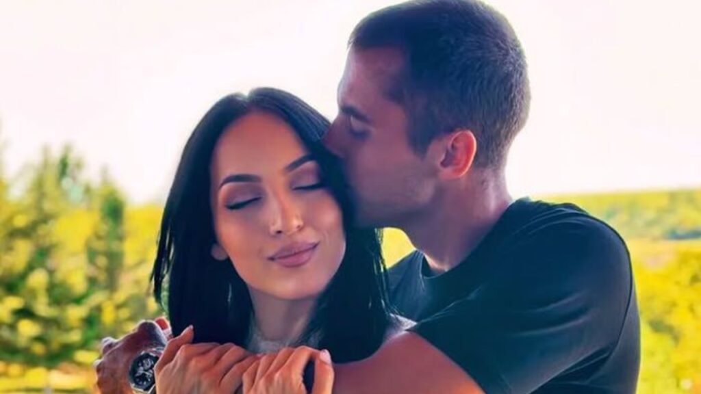 Laslo Djere a Girlfriend is a Tamara Pavicevic