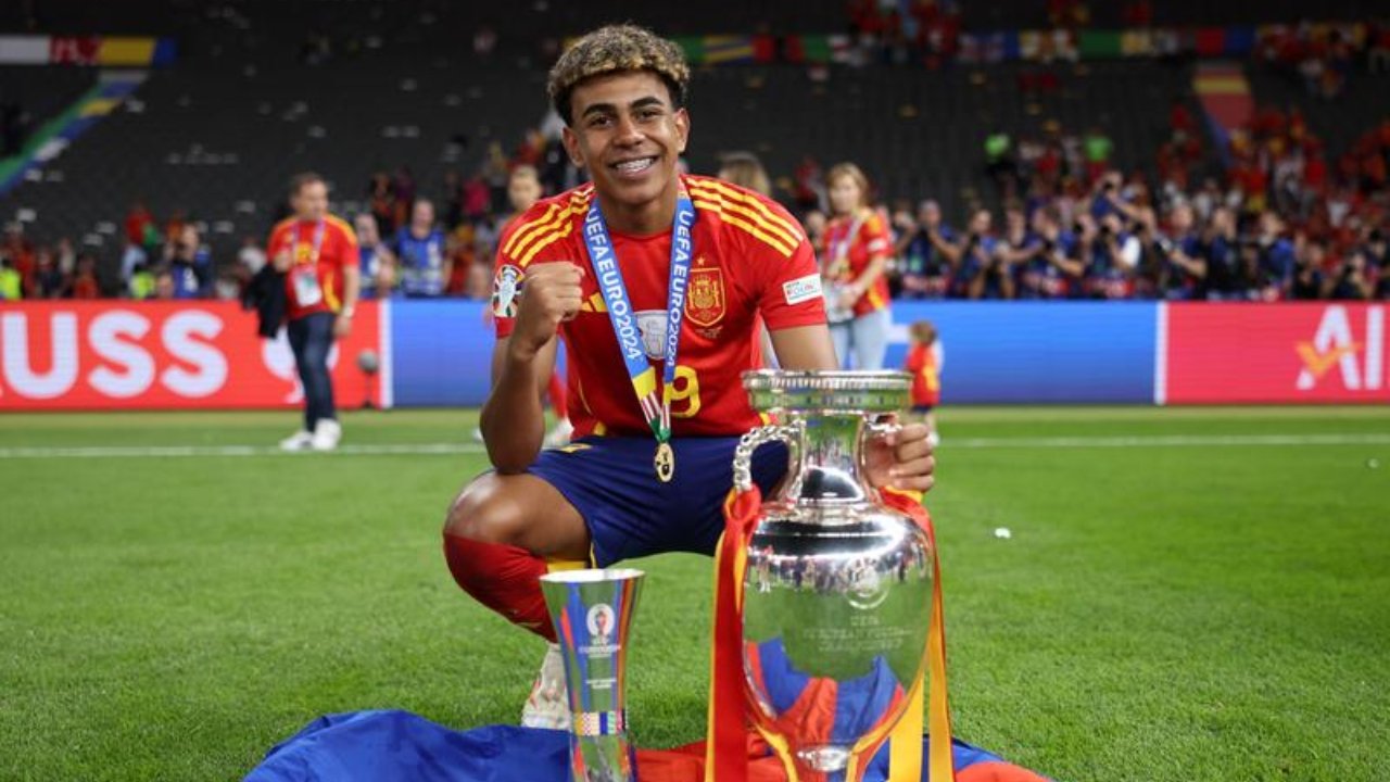 Lamine Yamal Bio 2026:Net Worth, Stats, Salary, Career & Records