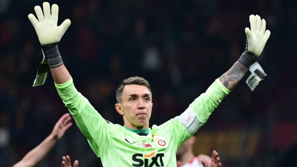 Fernando Muslera Biography